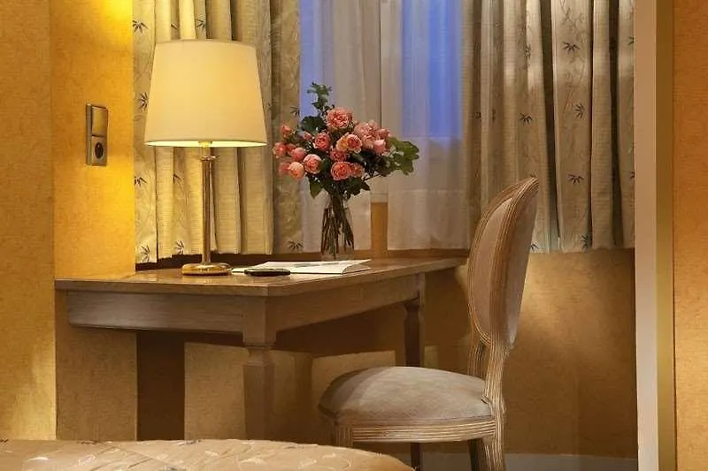 Otel Cecilia Arc De Triomphe